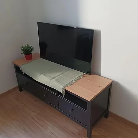 New Modern Studio In 3 *